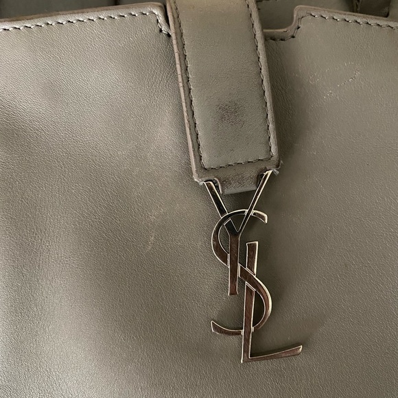 SAINT LAURENT
Calfskin Monogram Toy Cabas Grey - Picture 6 of 6